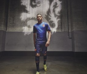 开云体育下载-加克波，从罗马的掀翻者到英超的接管者，一位非典型荷兰前锋的逆袭之路